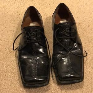 Men’s dress shoes